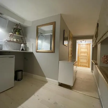 Budget Apartment In Old City