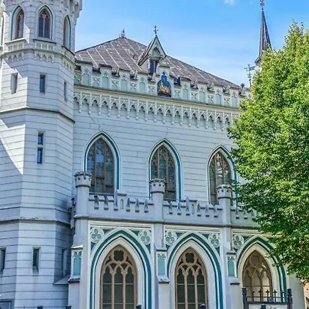 Budget Apartment In Old City